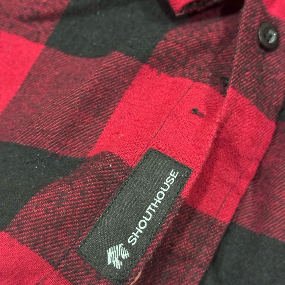 Shouthouse Flannel Black and Red Button Down Size Large - Picture 2 of 4